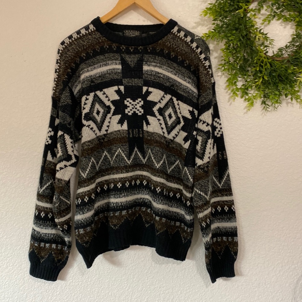 Graphix Men's Vintage Geometric Sweater